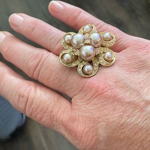 Gorgeous vintage flower fashion jewelry ring